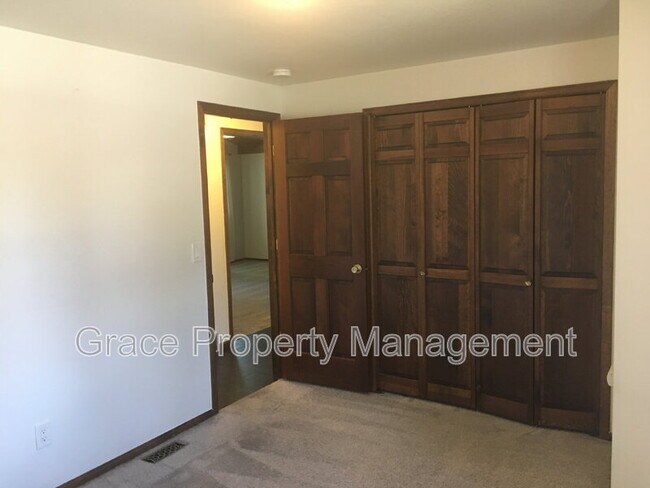 Building Photo - 9908 W 70th Pl