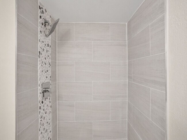 Building Photo - Modern & Spacious 2-Bedroom Condo – Prime Location in Springcrest!