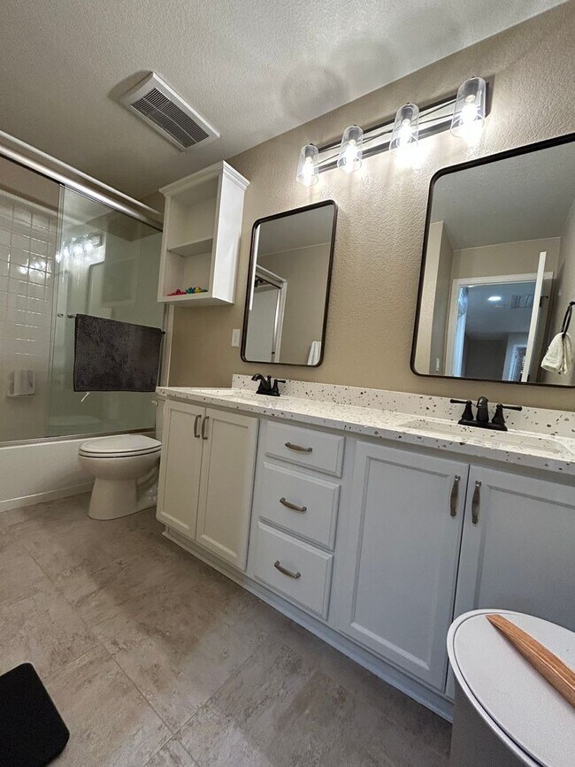 Building Photo - Spacious 5-Bed, 5-Bath Home in Erie’s Sunwest North Community