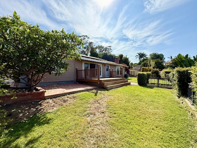 Building Photo - Country Charmer w/ Views Galore!