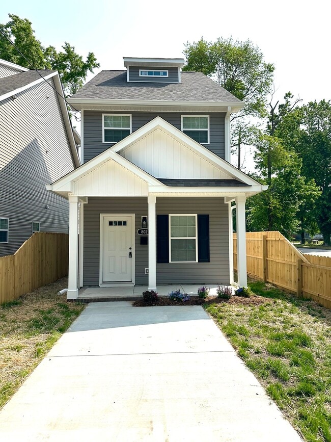 Building Photo - 802 Westwood Ave
