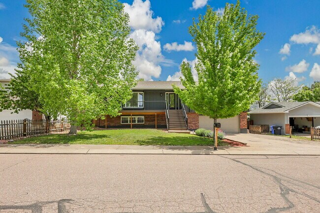 Building Photo - $2,700.00 - 4 Beds, 2 Baths, Single Family...