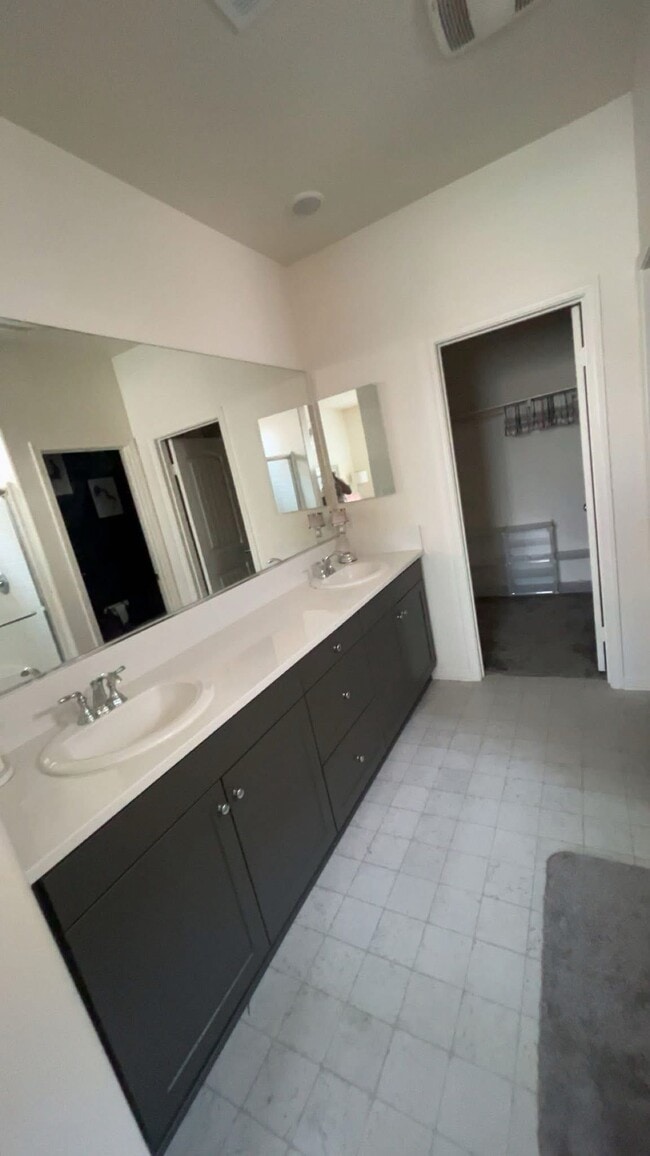 Building Photo - 12668 Ojo Caliente St