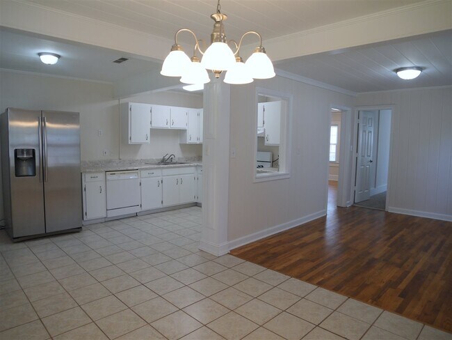 Building Photo - 1429 Milton St