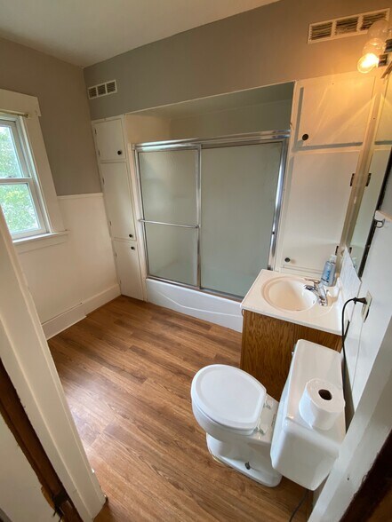 Building Photo - 614 N 5th St