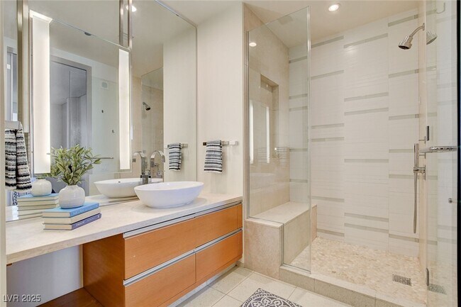 Building Photo - 3726 S Las Vegas Blvd