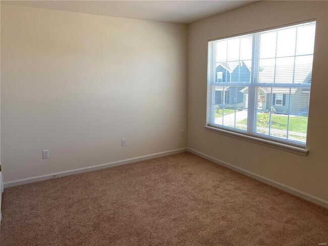 Building Photo - 612 Summer Breeze Ln
