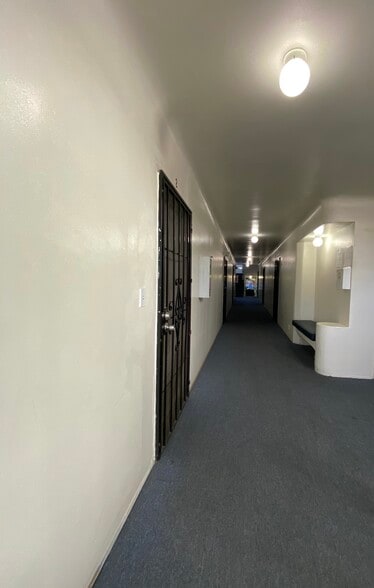 Building Photo - 265 S Manhattan Pl