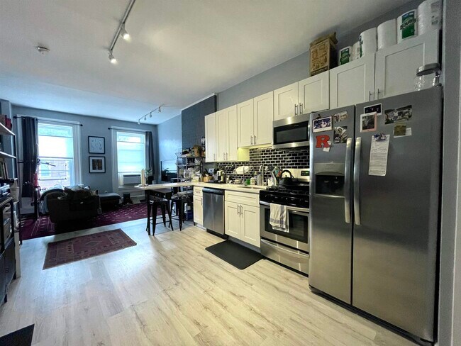 Building Photo - 332 Communipaw Ave