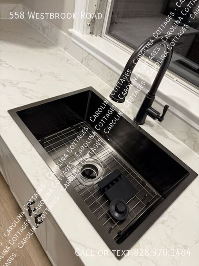 Building Photo - 558 Westbrook Rd