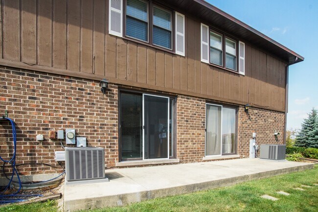Building Photo - 1360 W Byron Ave