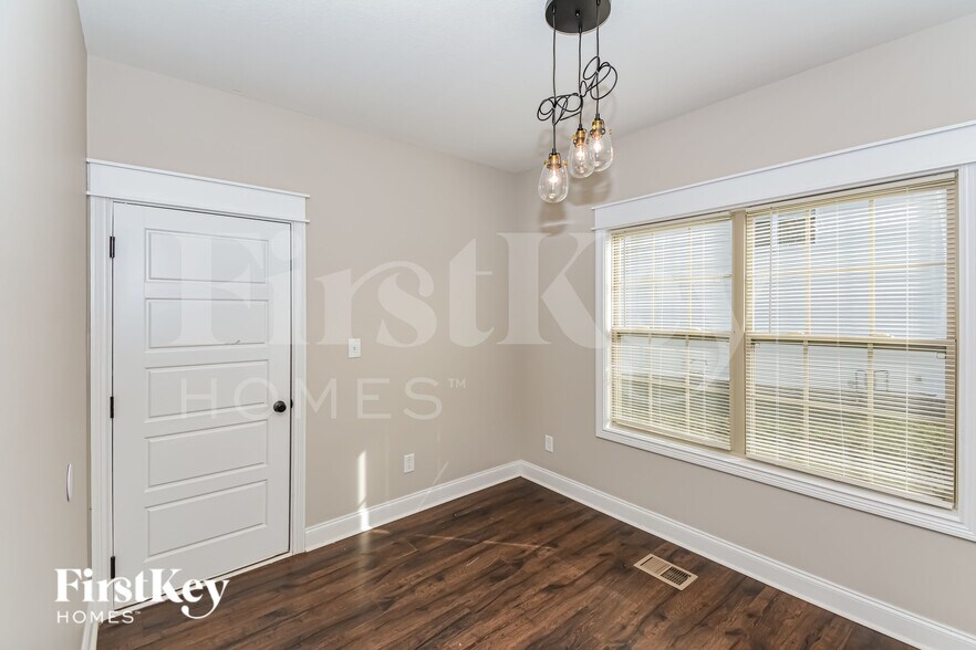 Building Photo - 372 Lowline Dr