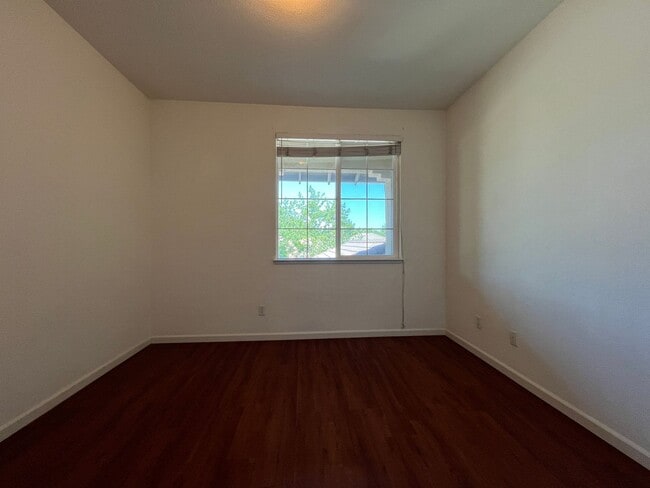 Building Photo - Spacious Folsom Parkway Home Near Park wit...