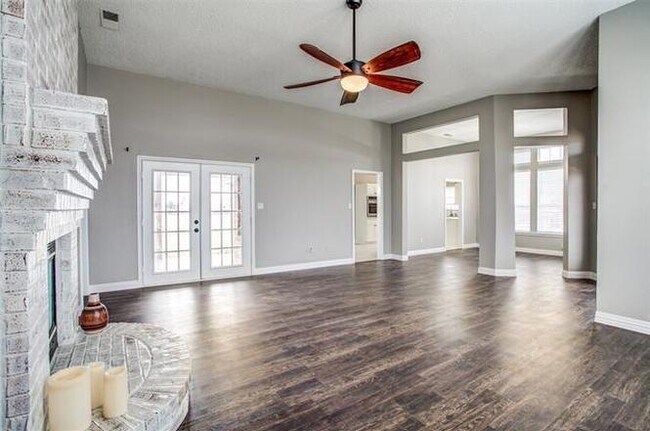 Building Photo - 157 Country Pl Ln