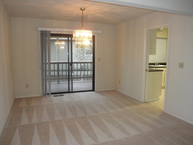 Building Photo - 3 bedroom/2.5 bath in Lake Wildwood, Penn ...