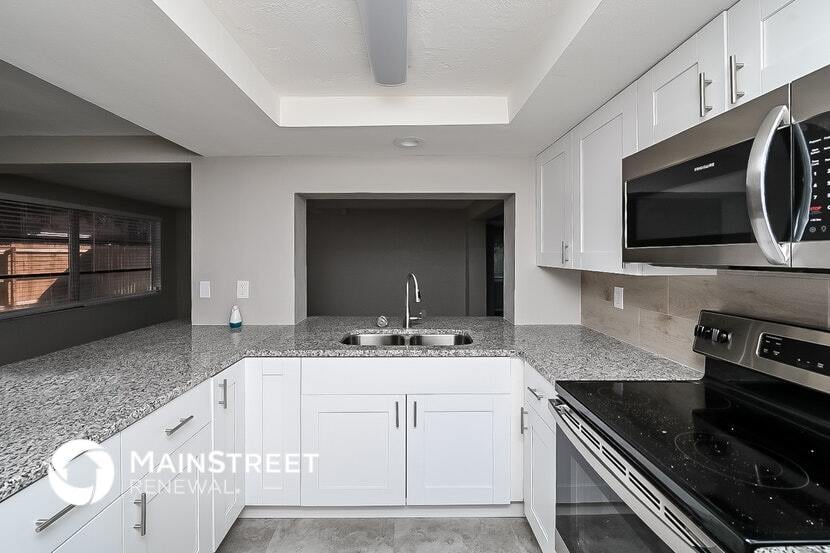 Building Photo - 4010 Stratfield Dr