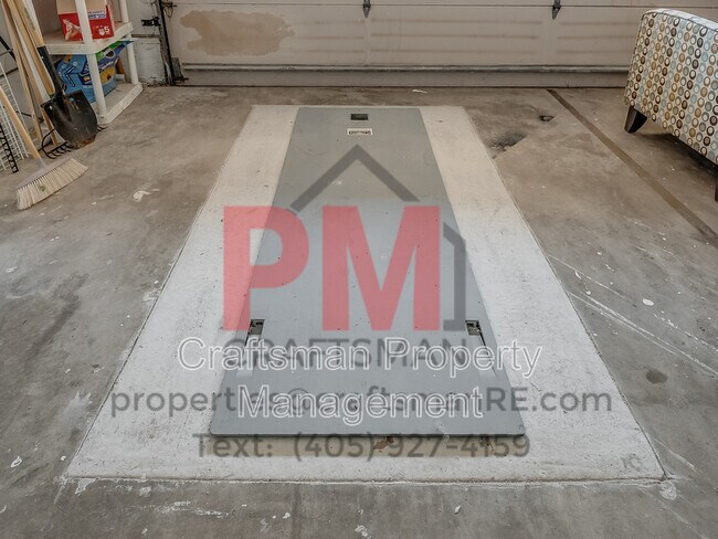 Building Photo - 13601 Pinehurst Rd