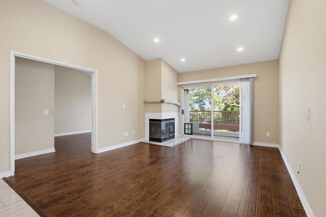 Building Photo - 500 Lands End Way