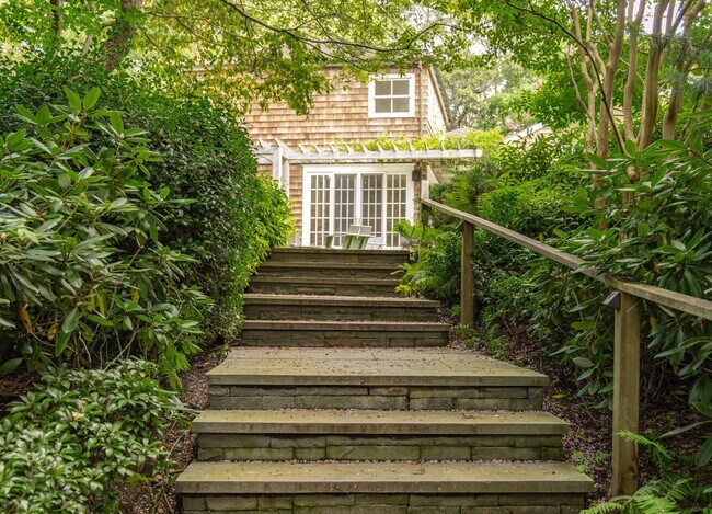 Building Photo - 41 Deep Woods Ln