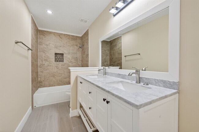 Building Photo - 7534 8 Willows Rd