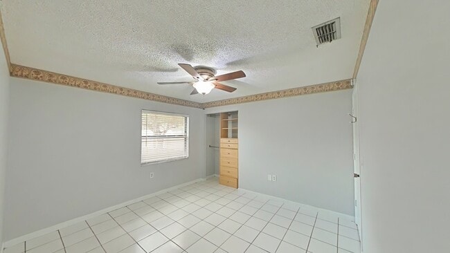 Building Photo - 2131 Ridge Rd S