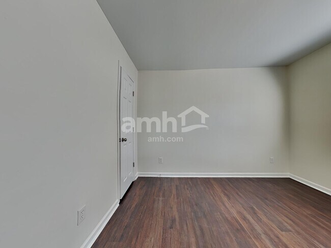 Building Photo - 7207 Tanners Creek Dr