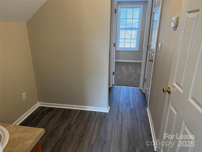 Building Photo - 918 Faye St