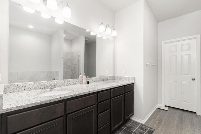 Building Photo - 556 Long Leaf Dr
