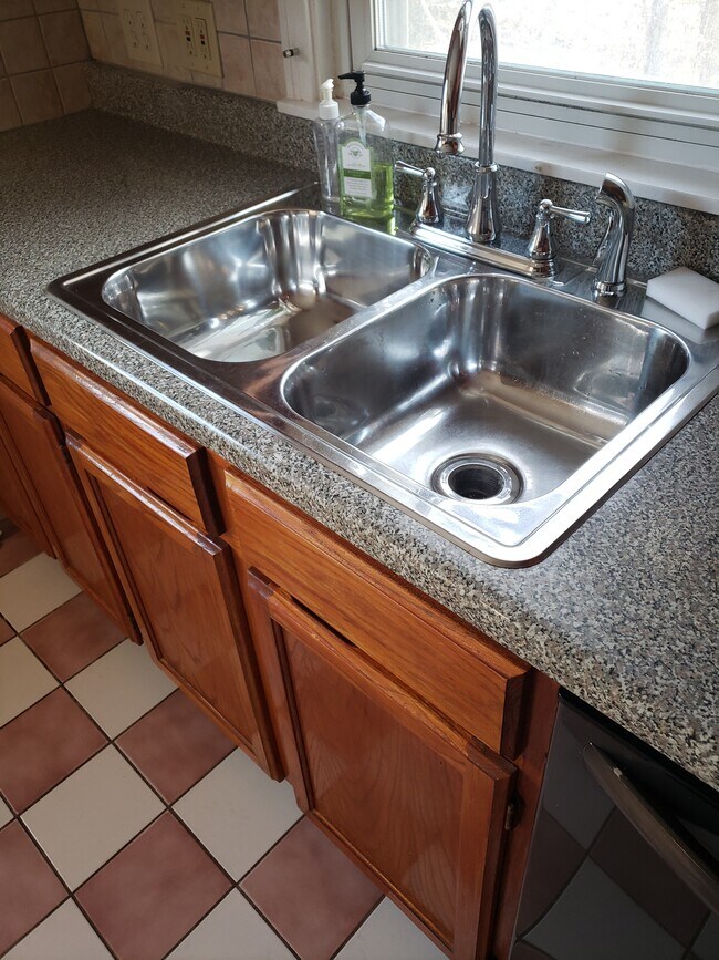 Building Photo - 19 Maplewood Ave