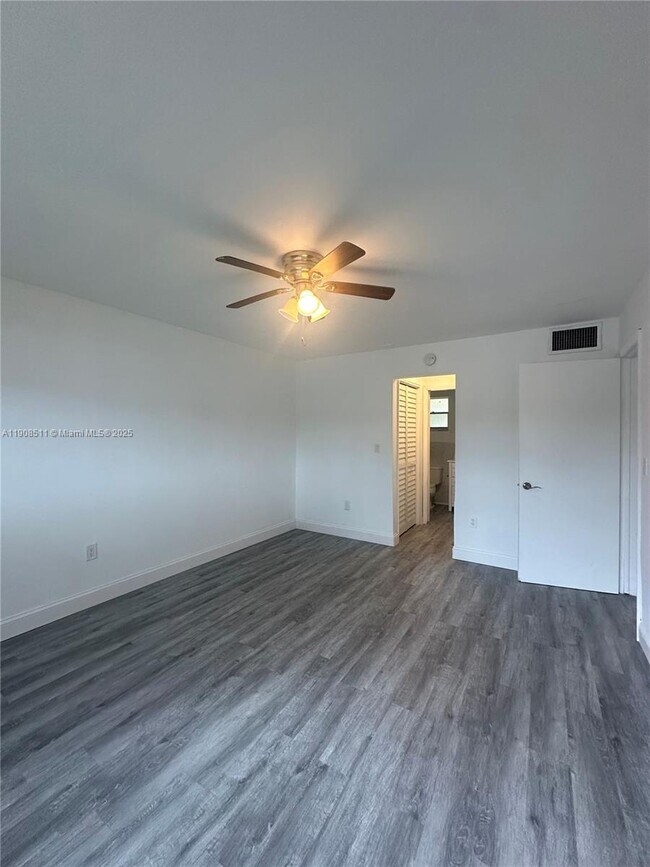 Building Photo - 2800 NE 203rd St