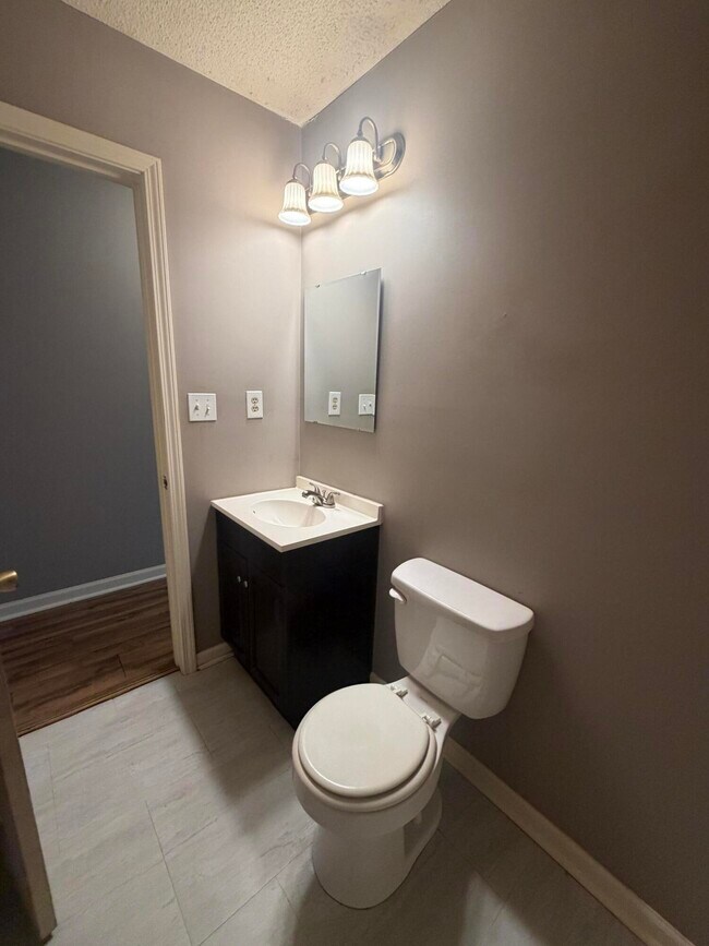 Building Photo - 11 Coulter Dr