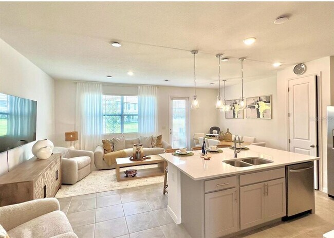 Building Photo - 742 Longboat Dr