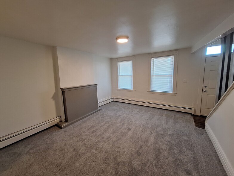 Building Photo - 822 McLain St