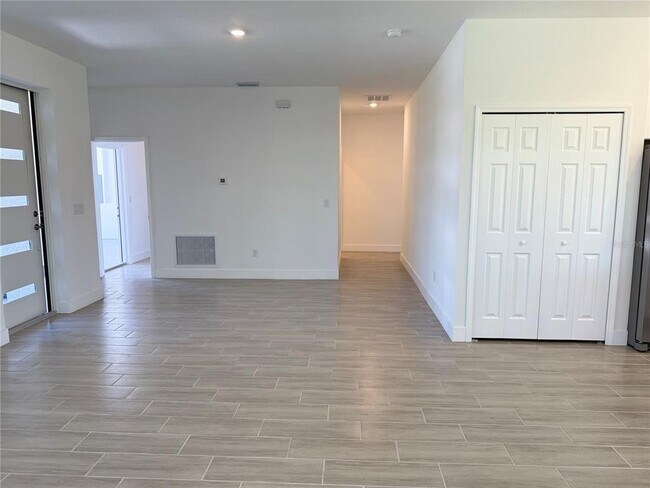 Building Photo - 488 Sunset Rd N