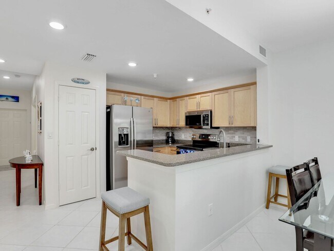 Building Photo - Stylish Seasonal Condo Rental in the Heart of Naples – 3BR Condo in Botanical Place!