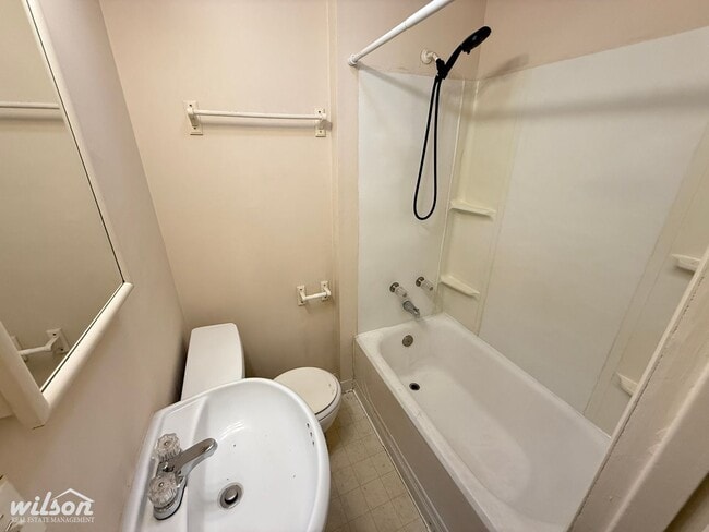 Building Photo - 2bd/1ba Duplex near Franklin Park !