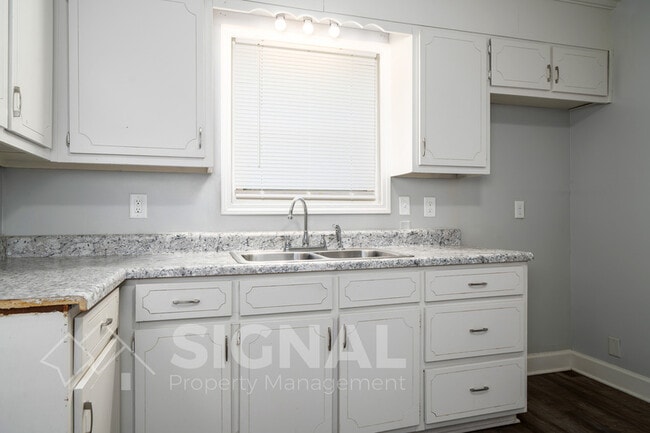 Building Photo - 4724 Terrace M