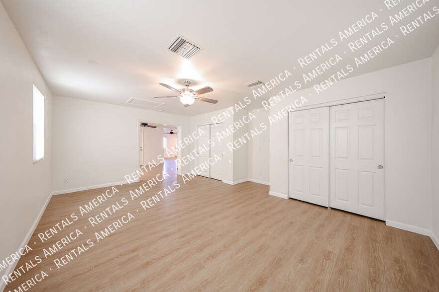 Building Photo - 601 N 73rd Pl