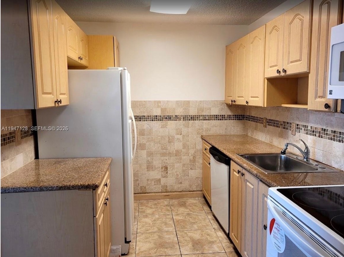 Building Photo - 468 NE 206th Ln