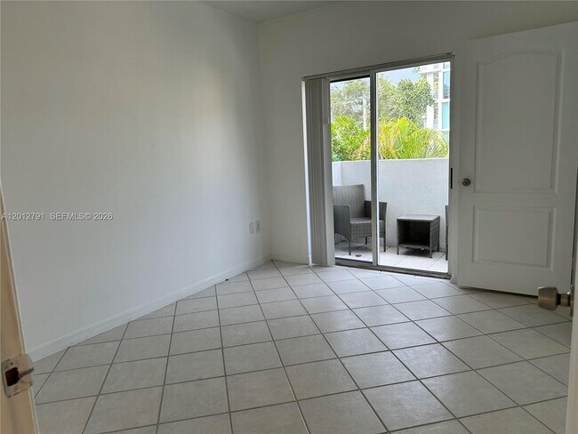 Building Photo - 3051 SW 27th Ave