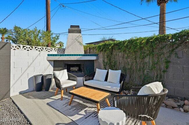 Building Photo - 8614 E Jackrabbit Rd