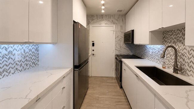 Building Photo - 2260 NE 67th St