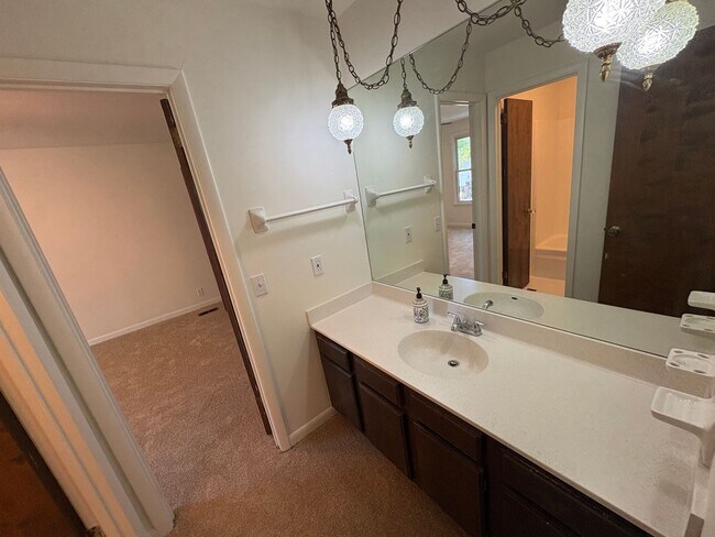 Building Photo - 6808 River Ridge Dr