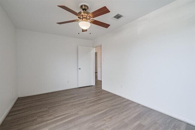 Building Photo - 3311 Palm Desert Ln