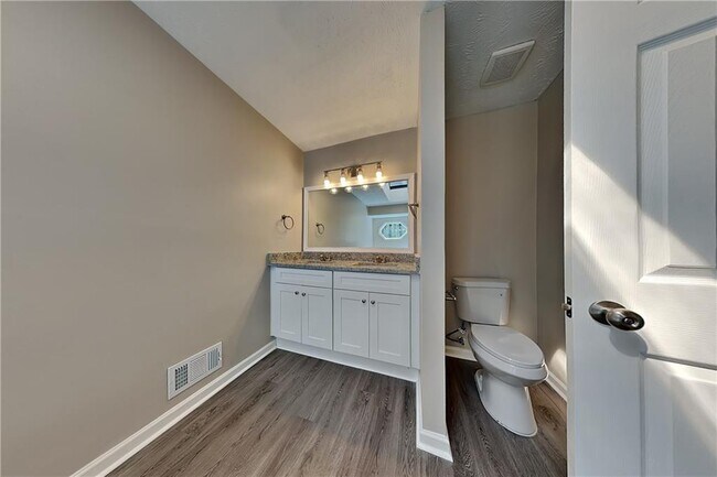 Building Photo - 3500 Quail Hollow Trail