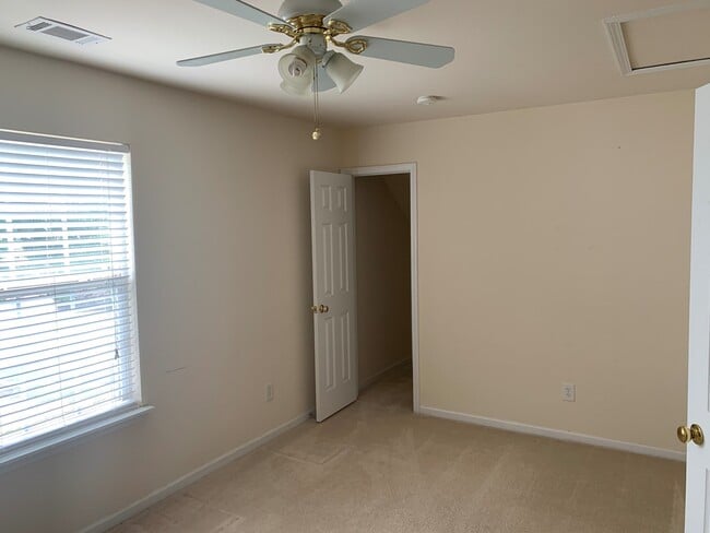 Building Photo - End Unit Townhome located in the Covington...