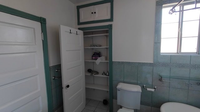 bathroom - 3334 Elmwood Ave