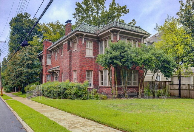 Building Photo - 654 Anderson St