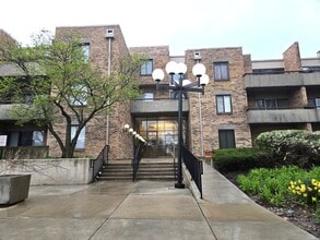 Building Photo - 1912 Prairie Square