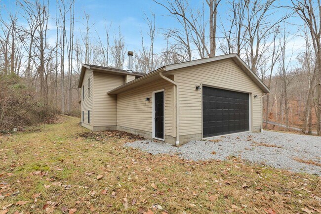 Building Photo - 1889 Wolverine Dr